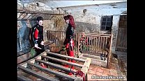 video три извращенные сексуальные крошки играют в бондаже sex