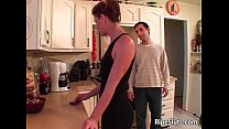 video шлюховатая милфабрюнетка получает ее крошечную киску sex