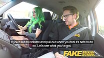 video 入れ墨された巨乳の大きなお尻の美しさのための偽の自動車教習所ワイルドファックライド sex