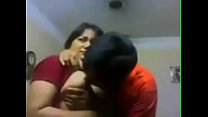 video моя тетушка целует меня и нажимает на сиськи sex