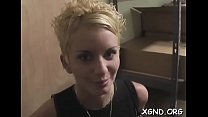 video d непрофессиональная девушка наслаждается анальным бурением в жестких режимах sex