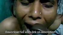 video 熱い女の子の油を塗った体のけいれんコックがバスルームの後ろから犯される sex