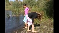 video две 18летние телочки обнаженные у реки sex