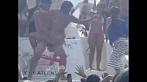 video 彼らはヨットでそれを楽しんでいます sex