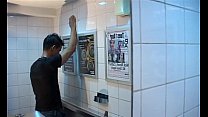 video sexy emigrant slutboy se fait baiser dans les toilettes dun pub sex