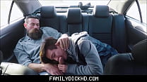 video イケメンの義理の息子と彼の義理の父は運転の練習中に彼らの車の後部座席でファック sex