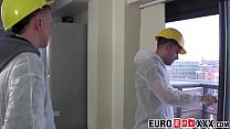 video нижнему твинку вспахали его задницу два приятеля с повешенной жопой sex