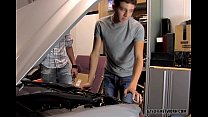 video リーヴォンはガブリエルの道具を手伝う sex