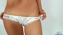 video 小柄なティーンキューティーは自慰行為をします sex
