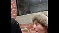 video блондинка из колледжа проиграла пари и отсасывает молодому чуваку sex