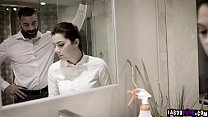 video сексуальная европейская горничная валентина наппи просто хочет выполнять свою работу но ее извращенный sex