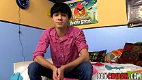 video элегантный молодой твинк работает над его твердым рокчленом sex