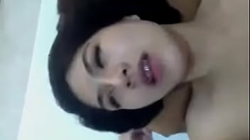 video платье студентки соскользнуло пока платье не спало поэтому она открыла грудь и открыла киску бесплатно sex