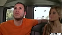 video горячий жеребец склонен к гейминету в фургоне sex
