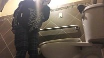 video юная игривая девушка мастурбирует с вибратором в постели sex