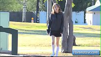video шаловливая школьница кристен трахает пальцами свою киску на скамейке sex