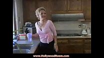 video милфа kelly leigh трахает курьера sex