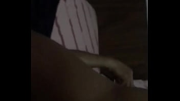 video великолепная красоткаблондинка засовывает огромный дилдо в киску sex