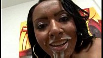 video ジョイスオリベイラは犯されて顔をしかめながら吸う sex