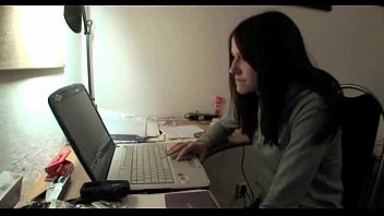 video 彼女のbfの前に強打された女の子 sex