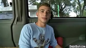 video este pedaço sexy é hetero e é sugado por um garanhão sex