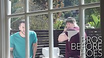 video подглядывание братьев из колледжа инициируют секс с большим членом вчетвером с друзьями которых они застукали за sex