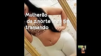 video アジアの熟女は彼女の家でスリーウェイで2本のチンポを共有します sex
