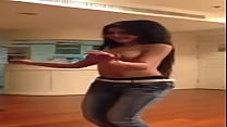 video イラクの女の子が踊り素晴らしいおっぱいを見せています sex