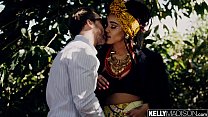 video чернокожая крошка julie kay принимает белый член в свою черную задницу sex