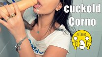 video шаловливая жена изменяет рогу на вебкамеру замужняя горячая красотка принимает молочную ванну показывает рог на sex