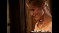 video 母は彼らの奴隷を満足させる娘を見つけました sex