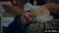 video милфа с пухлыми сосками очень жестко мастурбирует sex