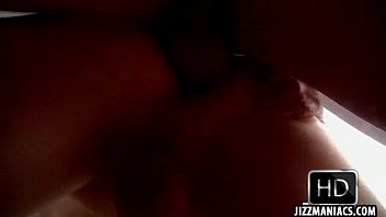 video バスルームに2つの熱いイケメンとセクシーな熱いアナル sex