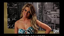 video splendida bionda invita un estraneo al suo posto per una scopata veloce sex