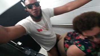 video толстая шлюшка трахает меня в ванной в парке sex