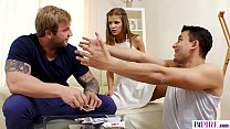 video プティサラケイはブロンドとドンディエゴが彼女にキスをしセックスするのがどれほどセクシーかを驚かせました sex