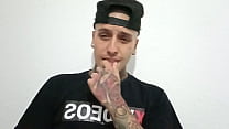 video юная соблазнительница показывает свои сексуальные активы на улице sex
