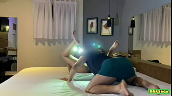 video горячая милфа глубоко заглатывает давки и оттрахана черным членом 4 sex