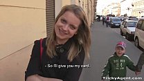 video トリッキーエージェント青い目のひよこアレナ恥ずかしがり屋ですが興味があります sex