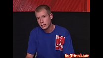 video связанного молодого пидора связали и пощекотали по телу и ступням sex