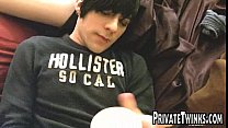 video молодые геи трахаются sex