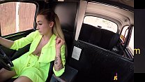 video женское фейковое такси daisy lee скачет на большом члене в своем такси sex