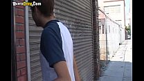 video молодой чувак превращен в мусорный контейнер для спермы sex