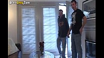 video セクシーなパパと彼の2つのboytoys sex