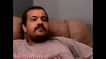 video чувак дрочит член и получает минет от толстого черного гея в любительском видео sex