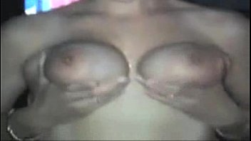 video тинка играет с сиськами и глотает в любительском видео sex
