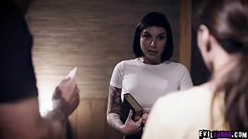 video мятежная девочкаподросток айви лебель была брошена в школу возбужденным директором школы диком чибблсом и в конце sex
