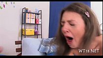 video 魅惑的なかなりうめき声を与える sex