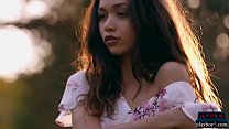 video миниатюрная филиппинская юная модель с миниатюрным телом раздевается догола на улице sex