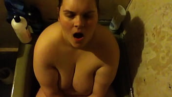 video 私は私のいたるところに小便が大好きです sex